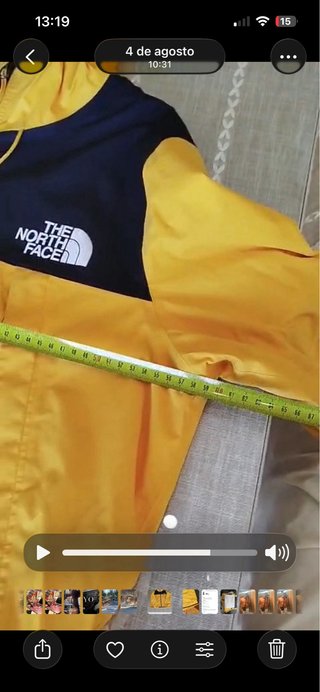 Cortavientos The North Face Amarillo y Negro