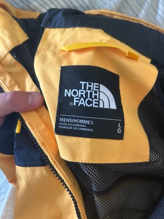 Cortavientos The North Face Amarillo y Negro