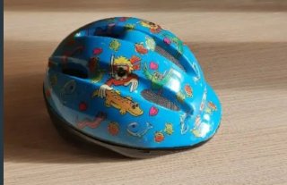Casco Infantil Azul con Estampados