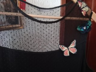 Vestido Negro de Tul con Detalles de Mariposas