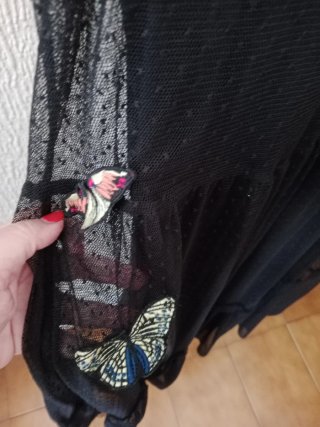 Vestido Negro de Tul con Detalles de Mariposas