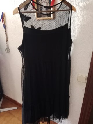 Vestido Negro de Tul con Detalles de Mariposas