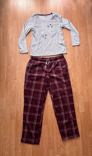 T-L. Pijama gris y morado.