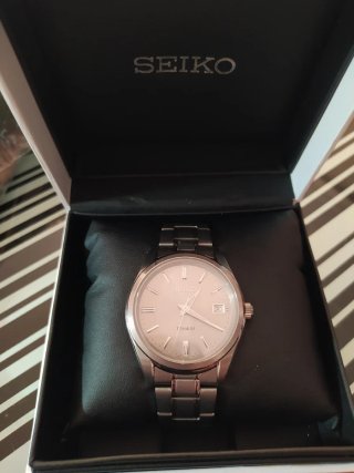 Reloj Seiko Titanium SUR369P1 Gris Plateado