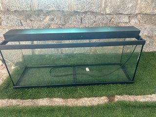 Acuario 120L Negro
