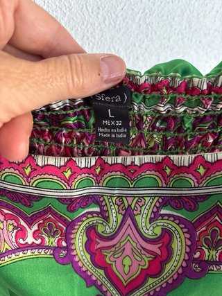 Vestido verde con estampado paisley