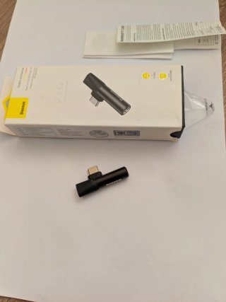 Adaptador Baseus USB-C a Jack 3.5mm + USB-C