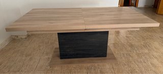 Mesa extensible para 12 personas