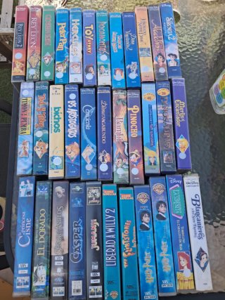 Lote 46 VHS Disney Clásicos y pelis familiares