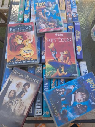 Lote 46 VHS Disney Clásicos y pelis familiares