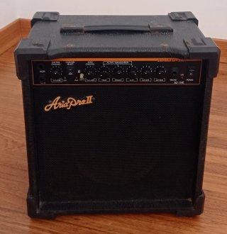Amplificador Aria Pro II años 90 para reparar