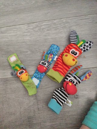 Sonajeros para pies y manos de bebé