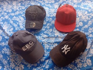 Lote de 4 Gorras (New Era, Nike...)