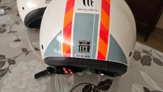 Cascos MT HELMETS homologados, dos cascos M