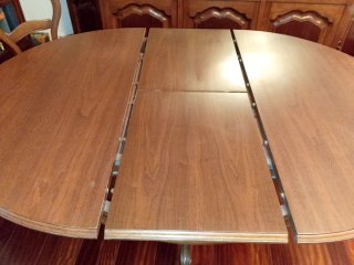 Mesa de comedor con sillas