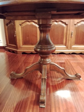 Mesa de comedor con sillas
