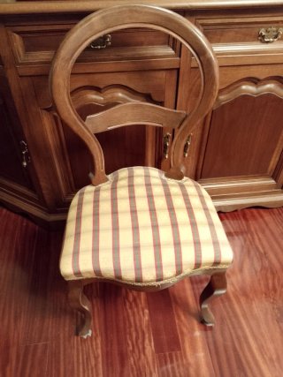 Mesa de comedor con sillas