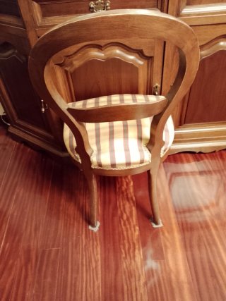 Mesa de comedor con sillas