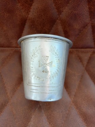 Vaso de Metal Conmemorativo militar-religioso.