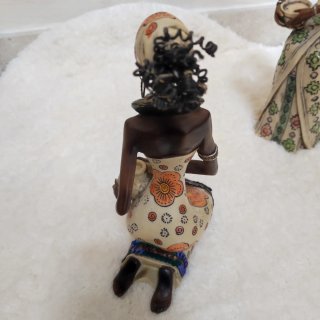 Figuras decorativas mujeres africanas