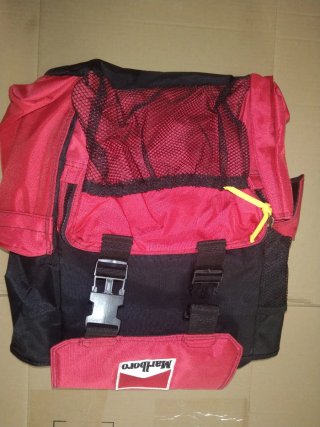 Mochila Roja y Negra,