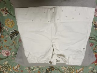 Falda vaquera blanca con perlas