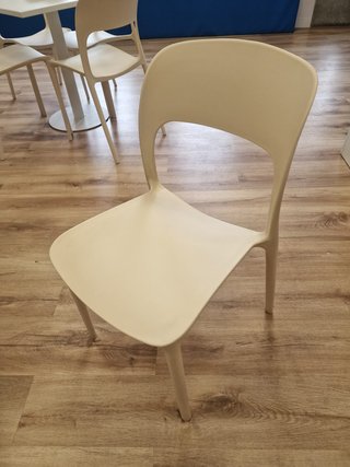 4 Packs de 4 Sillas Apilables de Jardín INIS