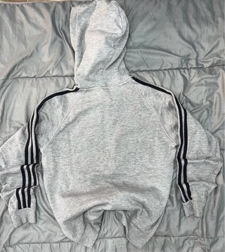 Sudadera Adidas gris con cremallera y rayas