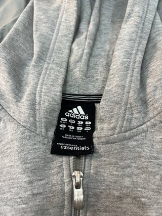 Sudadera Adidas gris con cremallera y rayas