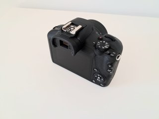 1.000 DISPAROS Canon EOS R100 con objetivo kit