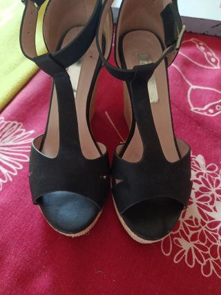 Sandalias de cuña negras