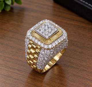 Anillo dorado con circonitas diseño cuadrado
