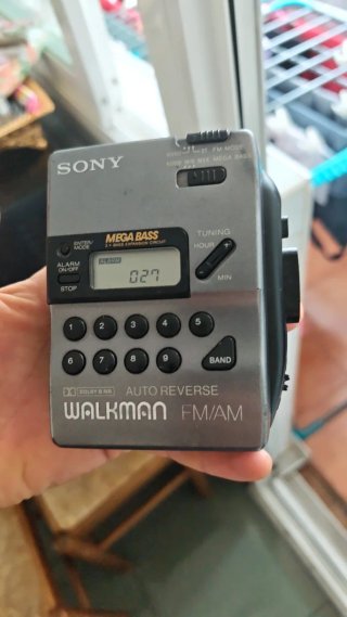 Sony Walkman WM-FX43 Cassette / Radio - Vintage 90