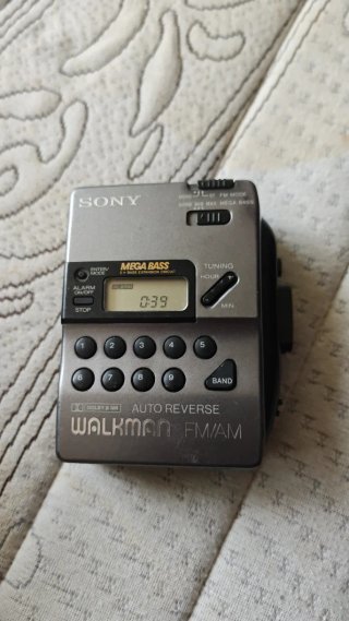 Sony Walkman WM-FX43 Cassette / Radio - Vintage 90