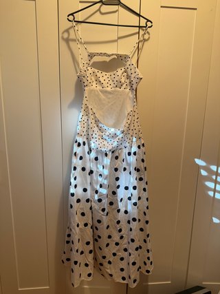 Vestido Blanco con Lunares Azules