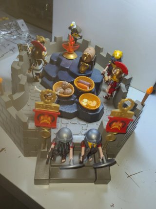 Lote 130. Playmobil Romanos