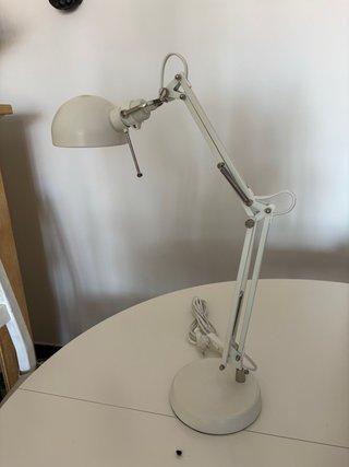 Lámpara de escritorio Ikea blanca