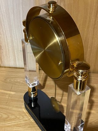 Orologio a pendolo con sfere in cristallo