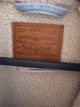 Chaqueta Trucker Levi's con Bordados de Flores
