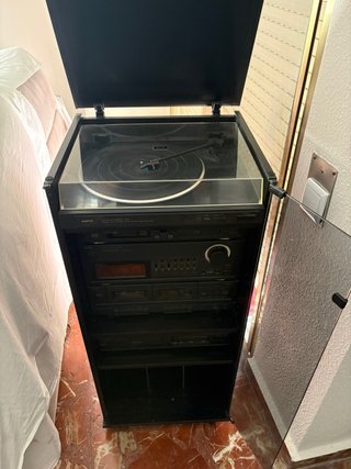Equipo de Música Sanyo con Tocadiscos