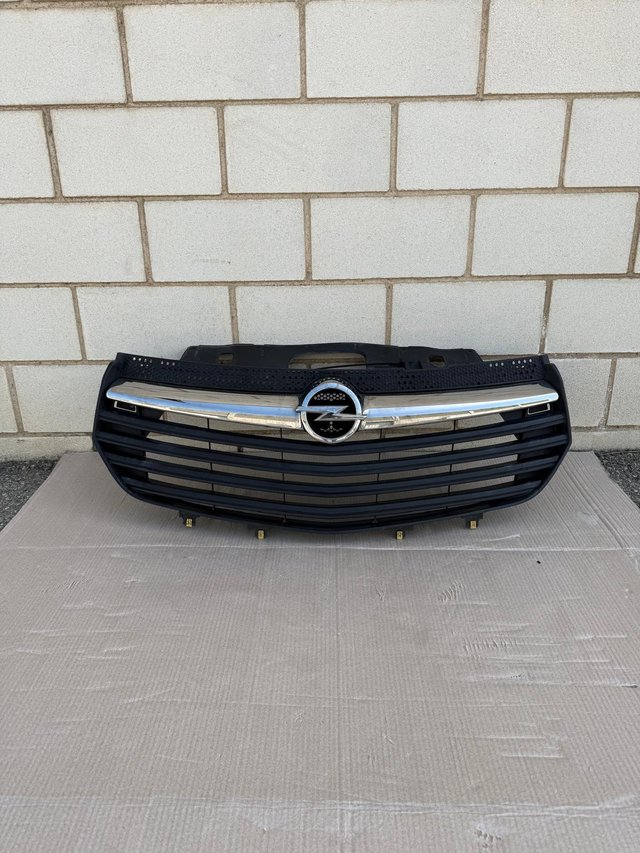 REJILLA DELANTERA OPEL VIVARO B X82