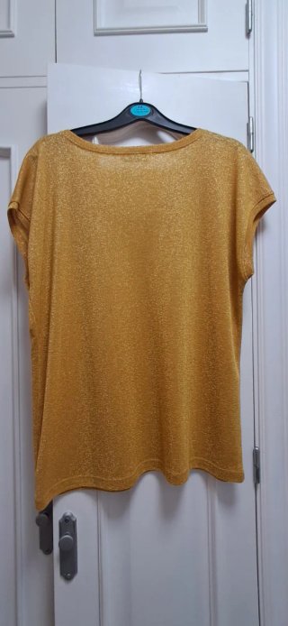 Camiseta Only Dorada con Brillo