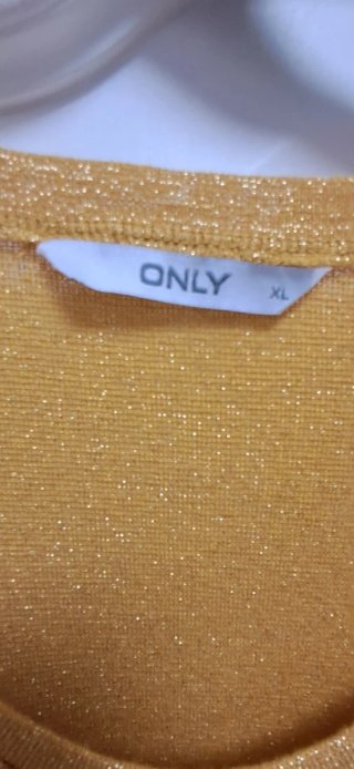 Camiseta Only Dorada con Brillo