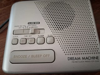 Reloj Despertador Sony con Radio AM/FM
