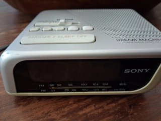 Reloj Despertador Sony con Radio AM/FM