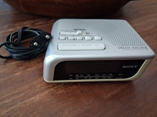 Reloj Despertador Sony con Radio AM/FM