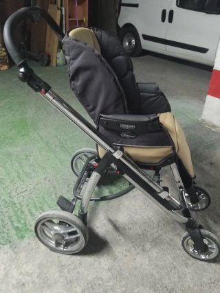 Carrito bebe car  tres piezas beige y negro.