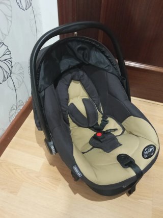 Carrito bebe car  tres piezas beige y negro.