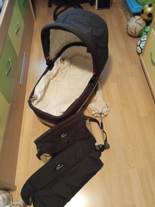Carrito bebe car  tres piezas beige y negro.
