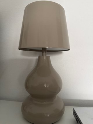 Lámpara de mesa beige